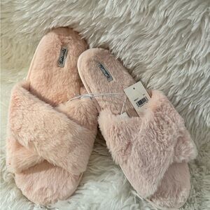 NWT Splendid Women's Blush Pink Fuzzy Slippers